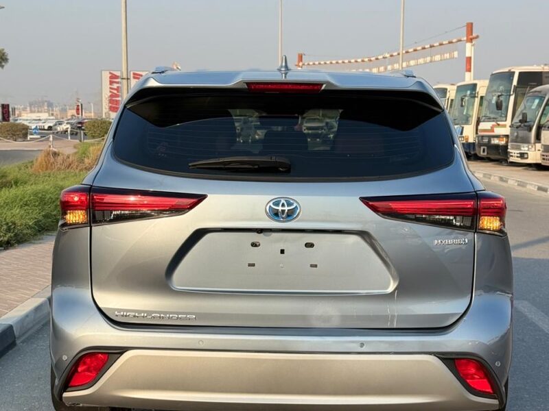 2022 Toyota Highlander Platinum 2.5 Litres 4 Cylinders Hybrid Engine Silver White SUV GCC Specs