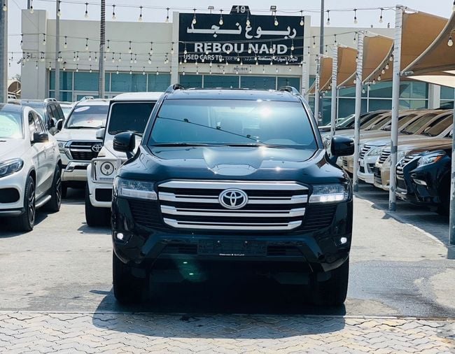 2024 Toyota Land Cruiser GXR 4.0 Litres 6 Cylinders Petrol Engine Black Grey SUV GCC Specs