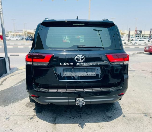 2024 Toyota Land Cruiser GXR 4.0 Litres 6 Cylinders Petrol Engine Black Grey SUV GCC Specs
