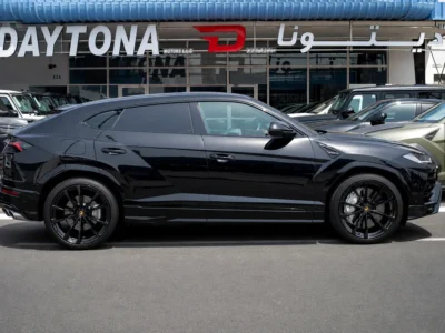 2022 Lamborghini Urus Standard 4.0 Litres V8 Twin-Turbo Petrol Engine Black White SUV