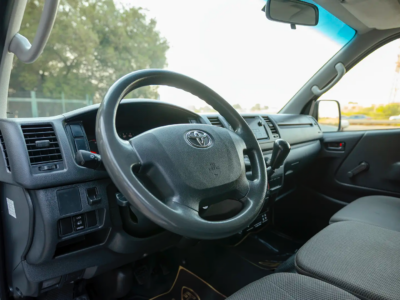 2022 Toyota Hiace GL Standard Roof 2.7 Litres 4 Cylinders Petrol Engine White Grey Van Manual
