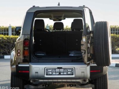2024 Land Rover Defender 2.0 Litres 4-cylinder Petrol Engine Green Black SUV GCC Specs