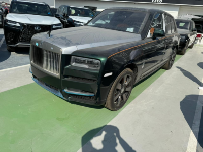 2024 Rolls-Royce Cullinan Black Badge 6.8L twin-turbocharged V12 Engine Grey Orange SUV