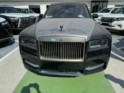 2024 Rolls-Royce Cullinan Black Badge 6.8L twin-turbocharged V12 Engine Grey Orange SUV