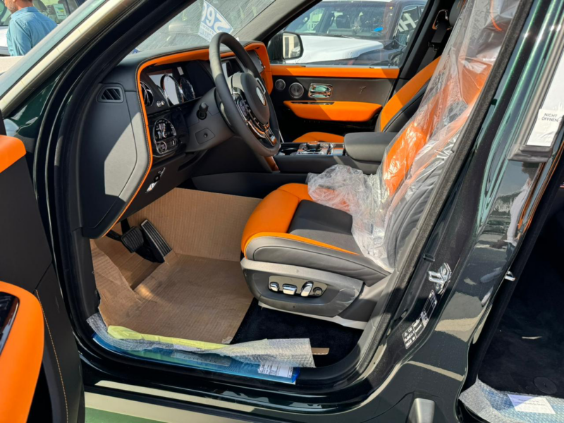 2024 Rolls-Royce Cullinan Black Badge 6.8L twin-turbocharged V12 Engine Grey Orange SUV