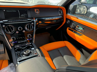 2024 Rolls-Royce Cullinan 6.8L twin-turbocharged V12 Petrol Engine Black Orange SUV