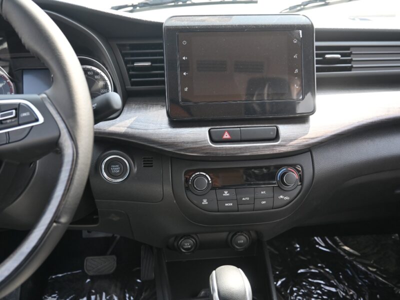2024 Suzuki Ertiga 1.5 Litres 4-cylinder Petrol Engine Grey Black SUV GCC Specs