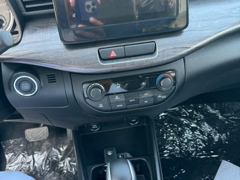 2024 Suzuki Ertiga 1.5 Litres 4-cylinder Petrol Engine Blue Black SUV GCC Specs