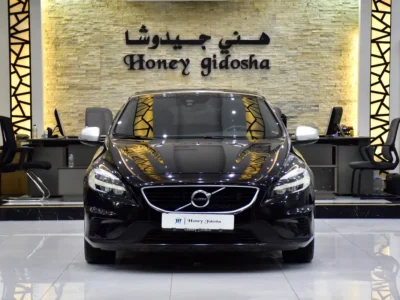 2018 Volvo V-Class T5 R-Design 4 Cylinders Petrol Engine Black Hatchback GCC Specs Automatic