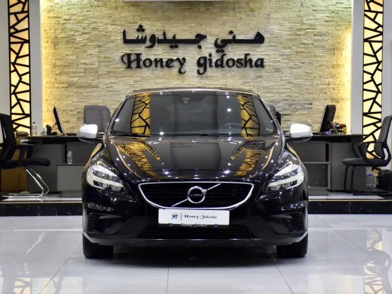 2018 Volvo V-Class T5 R-Design 4 Cylinders Petrol Engine Black Hatchback GCC Specs Automatic