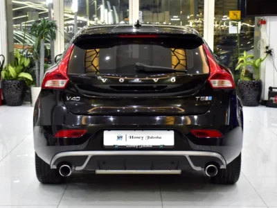 2018 Volvo V-Class T5 R-Design 4 Cylinders Petrol Engine Black Hatchback GCC Specs Automatic
