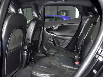 2018 Volvo V-Class T5 R-Design 4 Cylinders Petrol Engine Black Hatchback GCC Specs Automatic