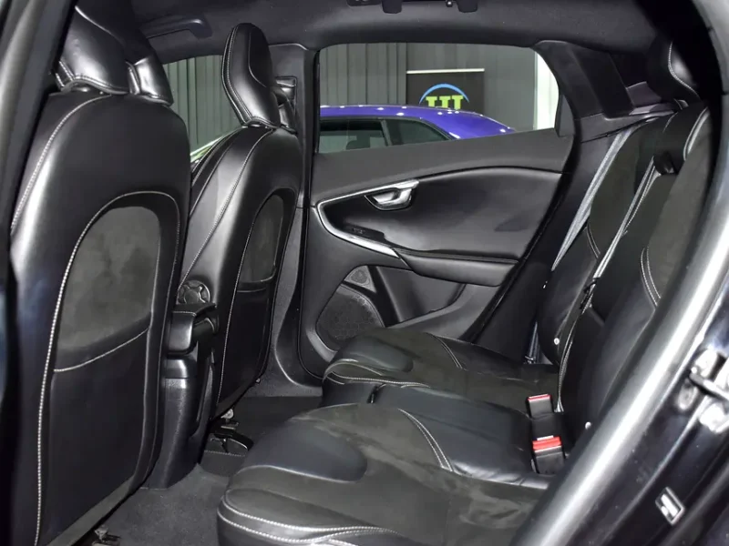 2018 Volvo V-Class T5 R-Design 4 Cylinders Petrol Engine Black Hatchback GCC Specs Automatic