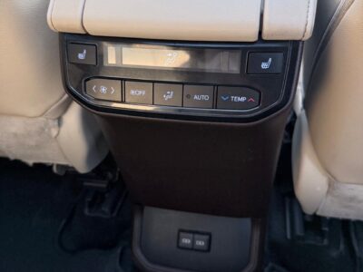 2022 Toyota Highlander Platinum 2.5 Litres 4 Cylinders Hybrid Engine Silver White SUV GCC Specs