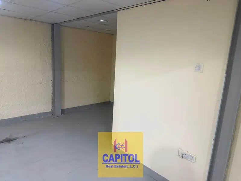 521 sqft BUDGET WAREHOUSE UNIT SUITABLE FOR SIMPLE STORAGE SOLUTIONS