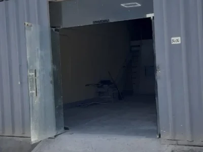 1,460 sqft Individual Warehouse Entrance with Convenient Loading/Unloading Access