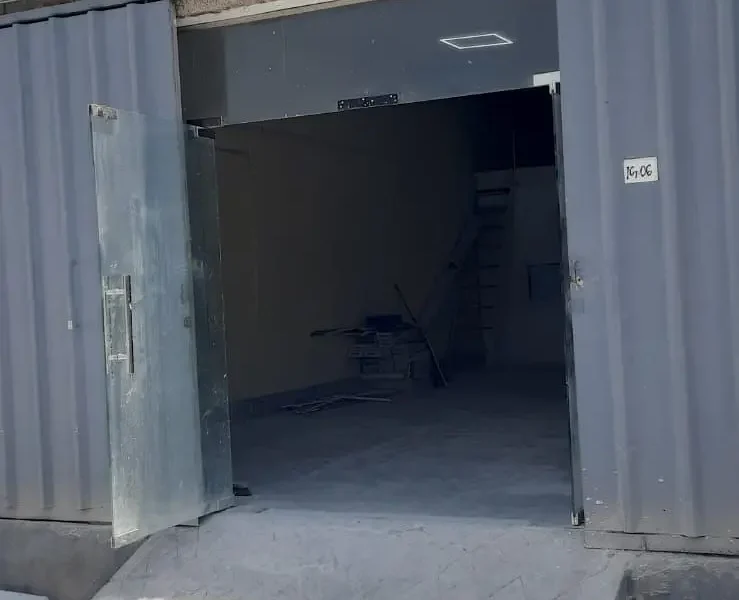 1,460 sqft Individual Warehouse Entrance with Convenient Loading/Unloading Access