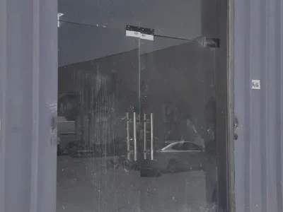 1,460 sqft Individual Warehouse Entrance with Convenient Loading/Unloading Access