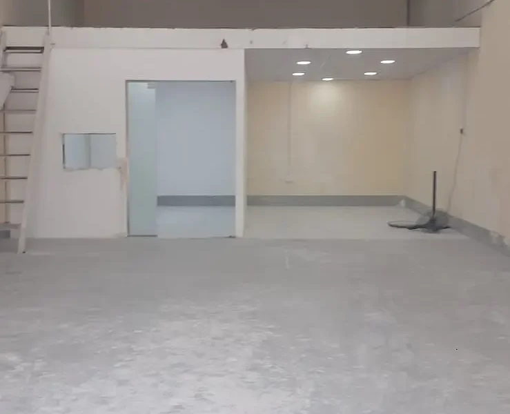 1,460 sqft Individual Warehouse Entrance with Convenient Loading/Unloading Access