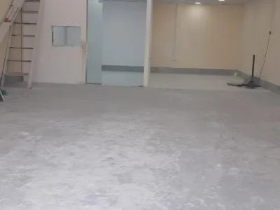 1,460 sqft Individual Warehouse Entrance with Convenient Loading/Unloading Access