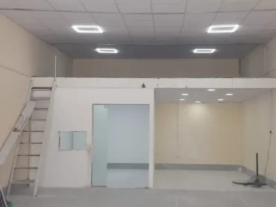 1,460 sqft Individual Warehouse Entrance with Convenient Loading/Unloading Access