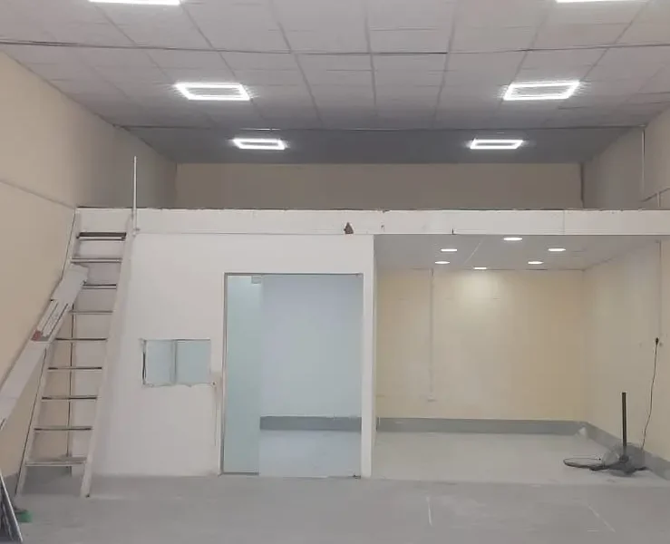 1,460 sqft Individual Warehouse Entrance with Convenient Loading/Unloading Access