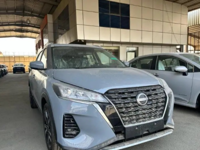2025 Nissan Kicks 2.0 Litres 4 Cylinders Petrol Engine Silver Black SUV GCC Specs