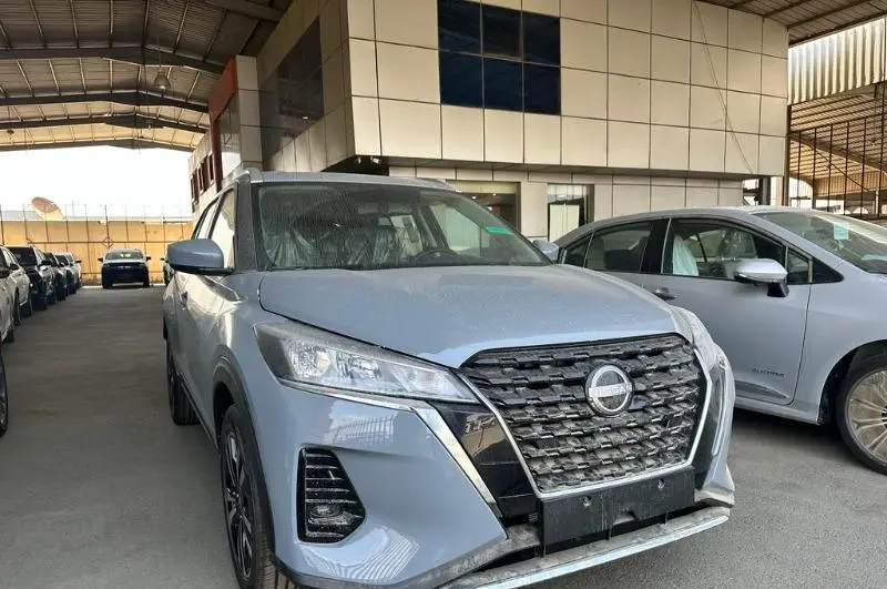2025 Nissan Kicks 2.0 Litres 4 Cylinders Petrol Engine Silver Black SUV GCC Specs