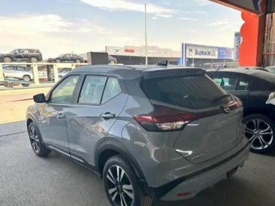 2025 Nissan Kicks 2.0 Litres 4 Cylinders Petrol Engine Silver Black SUV GCC Specs