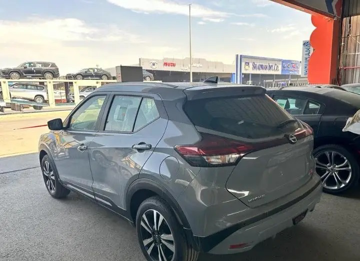 2025 Nissan Kicks 2.0 Litres 4 Cylinders Petrol Engine Silver Black SUV GCC Specs