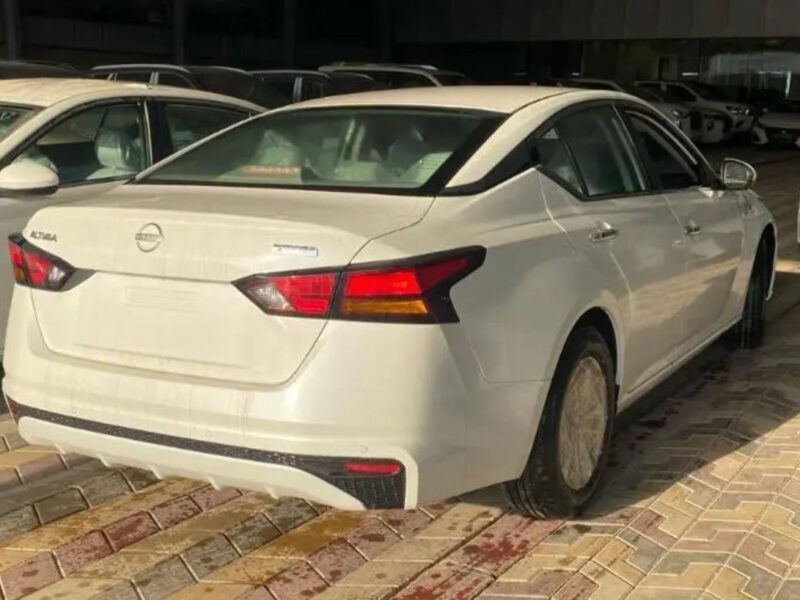 2026 Nissan Altima 2.5 Litres 4 Cylinders Petrol Engine White Beige Sedan GCC Specs