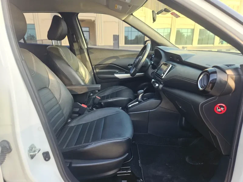 2018 Nissan Kicks SR 4 Cylinders Petrol Engine White Black SUV GCC Specs Automatic