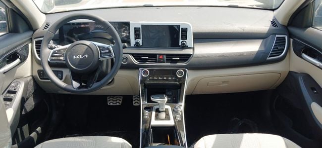 2026 Kia Seltos 1.4 Litres 4 Cylinders Turbo Petrol Engine Silver White SUV GCC Specs