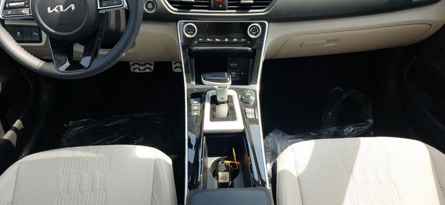 2026 Kia Seltos 1.4 Litres 4 Cylinders Turbo Petrol Engine Silver White SUV GCC Specs
