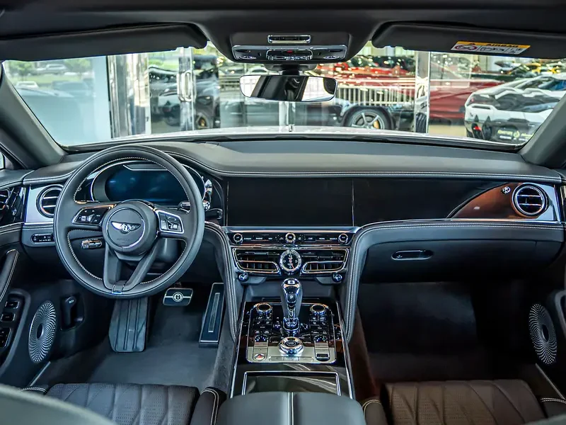 2023 Bentley Flying Spur Hybrid twin-turbocharged V6 Petrol Engine Beige Black Sedan Automatic