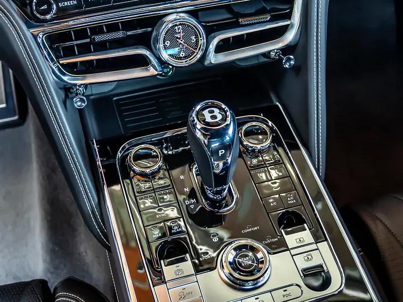 2023 Bentley Flying Spur Hybrid twin-turbocharged V6 Petrol Engine Beige Black Sedan Automatic