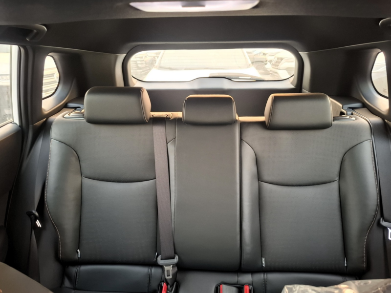 2026 Toyota Corolla Cross Hybrid 2.0-liter 4-cylinder Engine White Black SUV Chinese Elite Edition