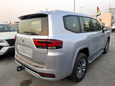 2026 Toyota Land Cruiser GXR 3.5 Litres Twin-Turbo 6 Cylinders Hybrid Engine Silver Black SUV GCC Specs