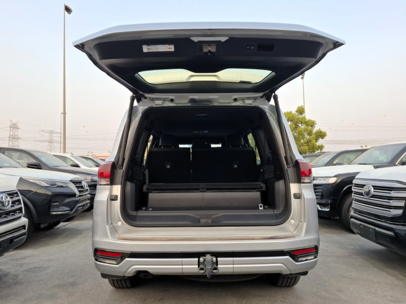 2026 Toyota Land Cruiser GXR 3.5 Litres Twin-Turbo 6 Cylinders Hybrid Engine Silver Black SUV GCC Specs