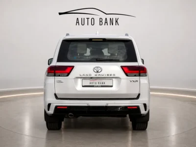 2026 Toyota Land Cruiser VXR 3.5 Litres Twin-Turbo 6 Cylinders Petrol Engine White Red SUV GCC Specs