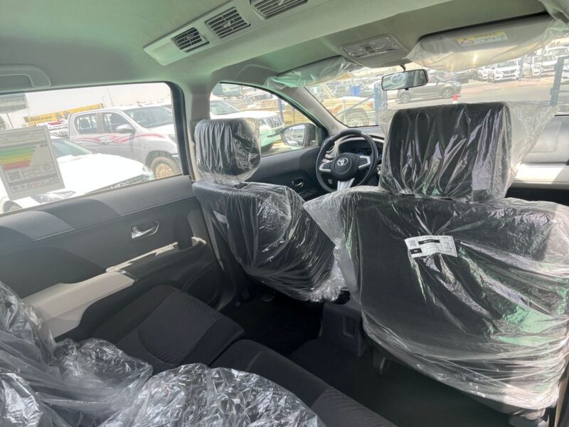 2023 Toyota Rush 1.5 Litres inline-4 petrol Dual VVT-i Engine Green Black SUV GCC Specs