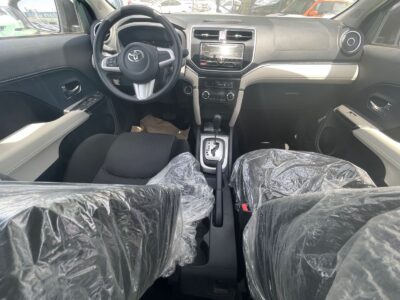 2023 Toyota Rush 1.5 Litres inline-4 petrol Dual VVT-i Engine Green Black SUV GCC Specs
