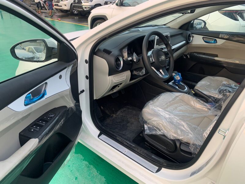 2026 Kia Cerato 1.6 Litres 4 Cylinders Petrol Engine White Beige Sedan GCC Specs Automatic
