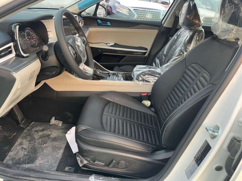 2026 Kia Optima 2.0 Litres 4 Cylinders Petrol Engine White Black Mid-sized Sedan GCC Specs