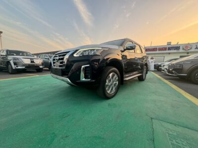 2024 Nissan Xterra 2.5-liter 4-cylinder Petrol Engine Black Rugged Off-Road SUV GCC Specs