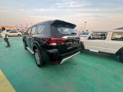 2024 Nissan Xterra 2.5-liter 4-cylinder Petrol Engine Black Rugged Off-Road SUV GCC Specs