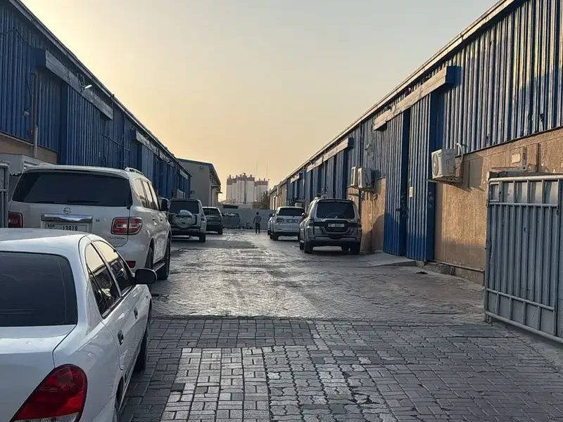 315 sqft Al Quoz 1 Secure and Accessible Ground Floor Storage Solutions