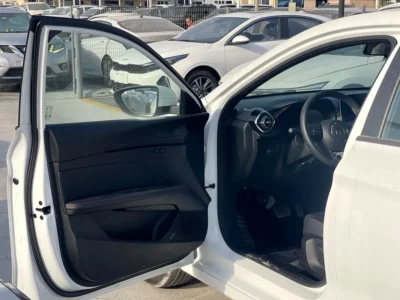 2025 MG MG5 4 Cylinders Petrol Engine White Black Sedan Chinese Specs Automatic