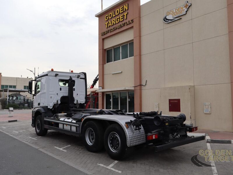 2017 Mercedes Arocs 2545 6x2 Hook Loader 6 Cylinder Diesel Engine Automatic White