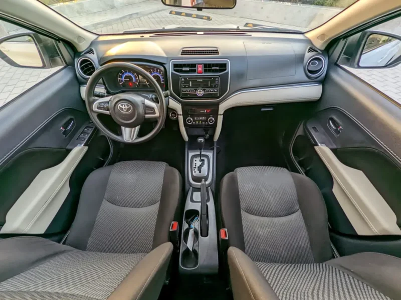 2022 Toyota Rush EX 1.5L 4-Cylinder Petrol Engine White Black SUV GCC Specs Excellent Condition